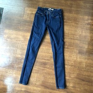 Levi’s 710 Super Skinny 25